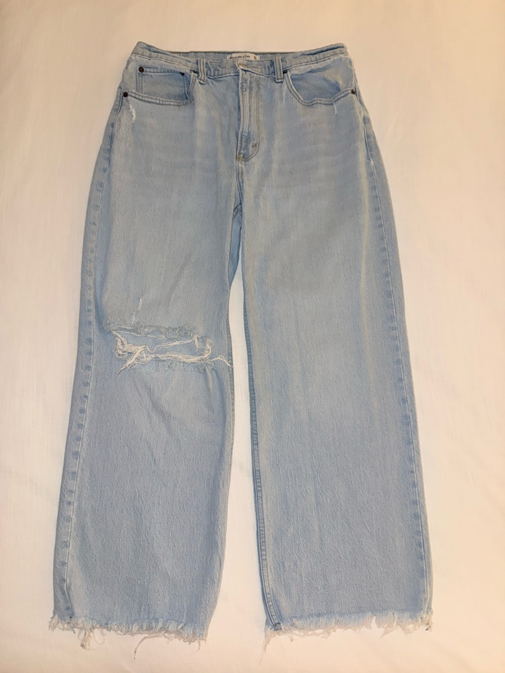 X-Short Abercrombie & Fitch Light Wash “The 90’s Relaxed Jeans High Rise” Jeans